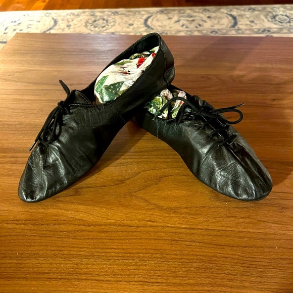 Sam & Libby sz 7-1/2 Narrow black ballet style shoe, laced, lightweight, cute - Picture 1 of 4